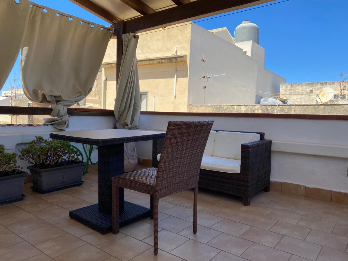 דירות טרפאני Mansarda Con Terrazzo מראה חיצוני תמונה