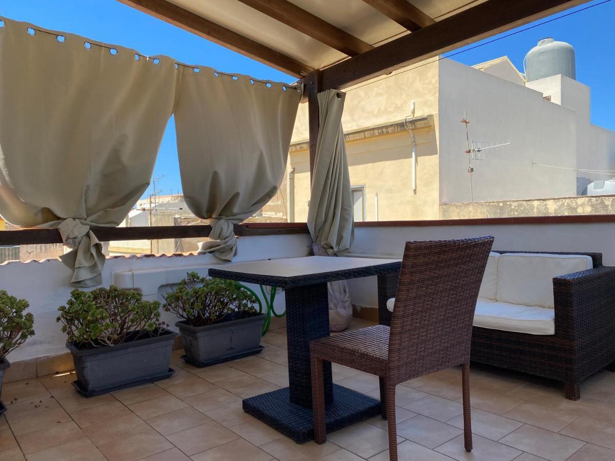 דירות טרפאני Mansarda Con Terrazzo מראה חיצוני תמונה